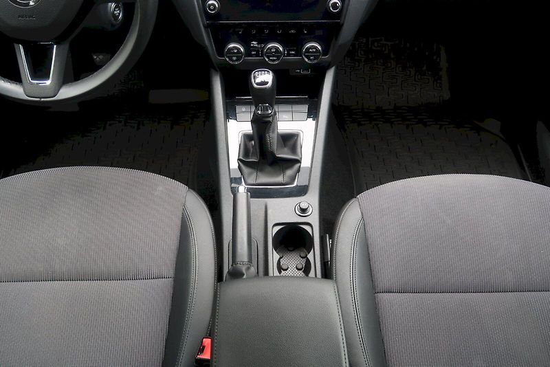 Škoda Octavia (2019) Combi Style Extra  1,5 TSi/110 - fotka 9 z 32