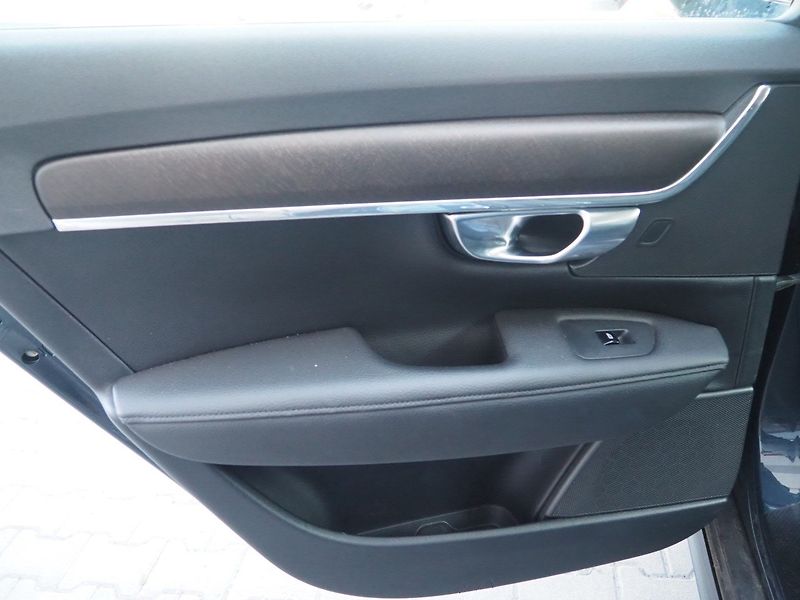 Volvo V90 (2018) D5, 173 kW, AWD, AT - fotka 11 z 46