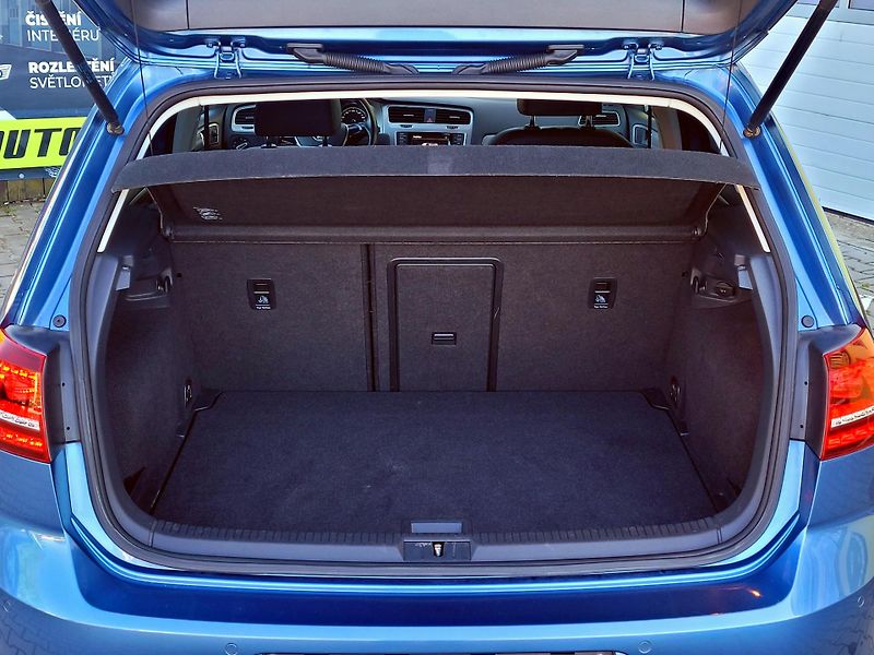 Volkswagen Golf CZ, VÝBAVA, SERV.KN.CEBIA      - fotka 24 z 74