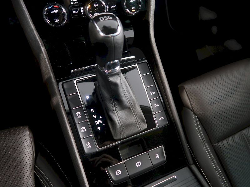 Škoda Superb (2020) LAURIN&KLEMENT 2.0TDI 140KW DS - fotka 38 z 48