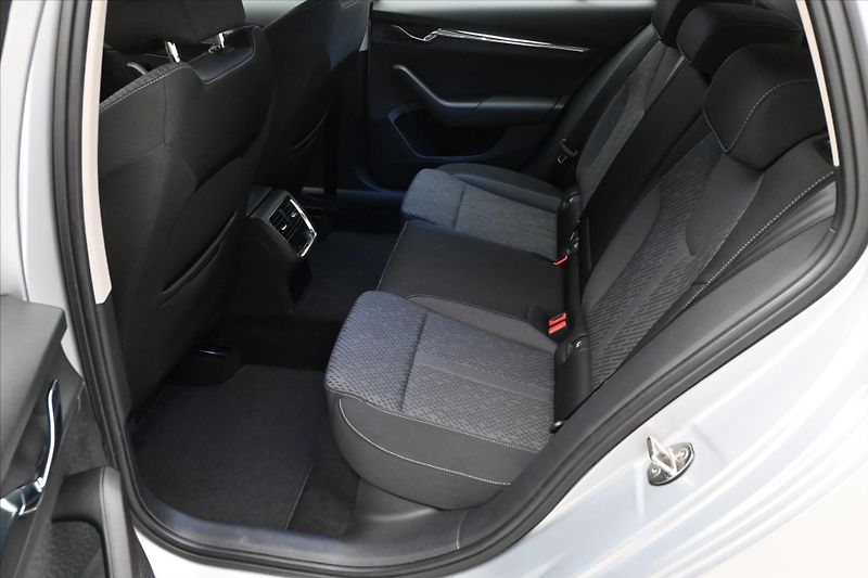 Škoda Octavia 2,0 TDI 110 kW DSG STYLE Záruk - fotka 14 z 31