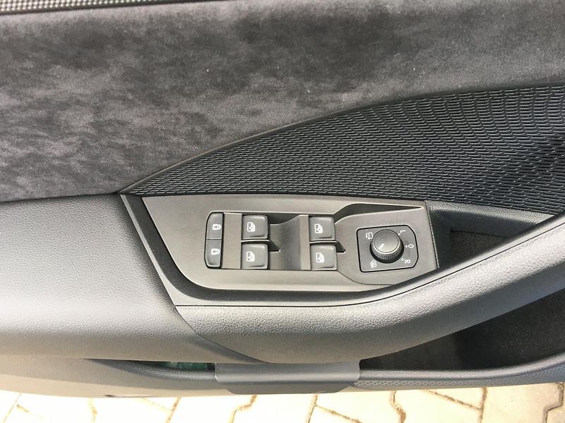 Škoda Octavia (2021) RS 2.0TSI DSG 180kW - fotka 16 z 20