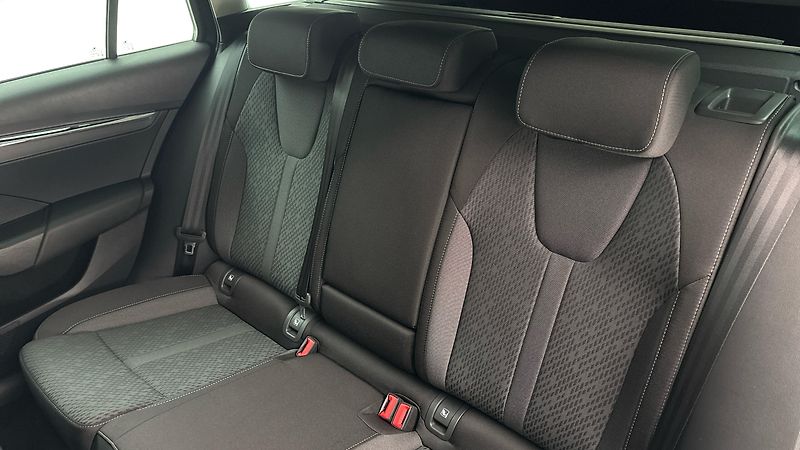 Škoda Octavia 2.0 TDI DSG Style Combi - fotka 16 z 26