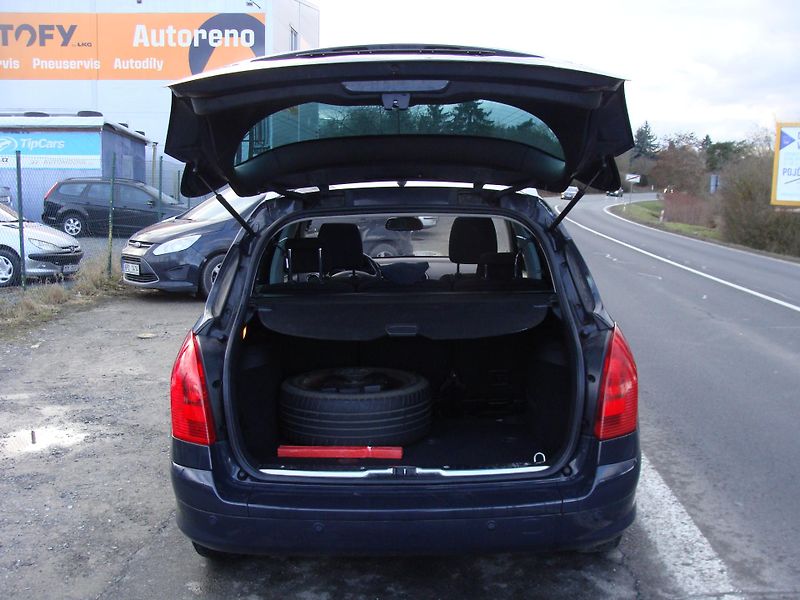 Peugeot 308 1.6 HDi, 68 kW, panorama,klima - fotka 13 z 31