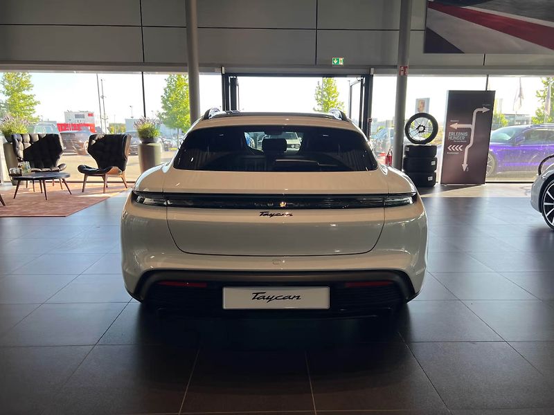 Porsche Taycan Sport Turismo HuD Pano Soft - fotka 6 z 25