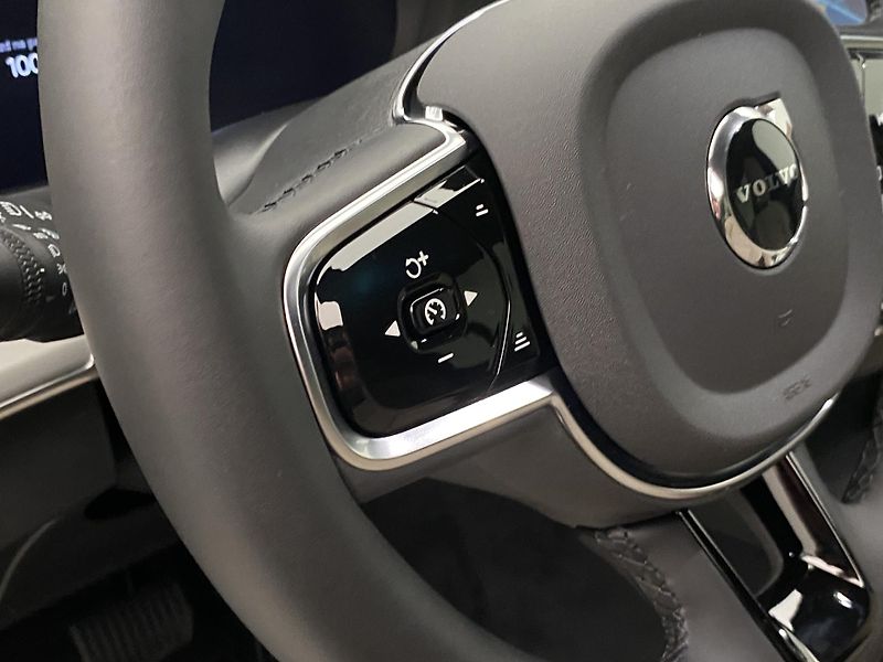 Volvo XC90 (2026) B5 AWD AUT CORE 7míst - fotka 27 z 56
