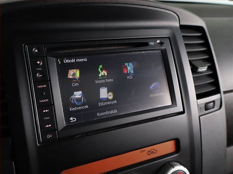 Nissan Navara (2015) 2.5 D, 4X4, Serv.kniha, Navi - fotka 13 z 20