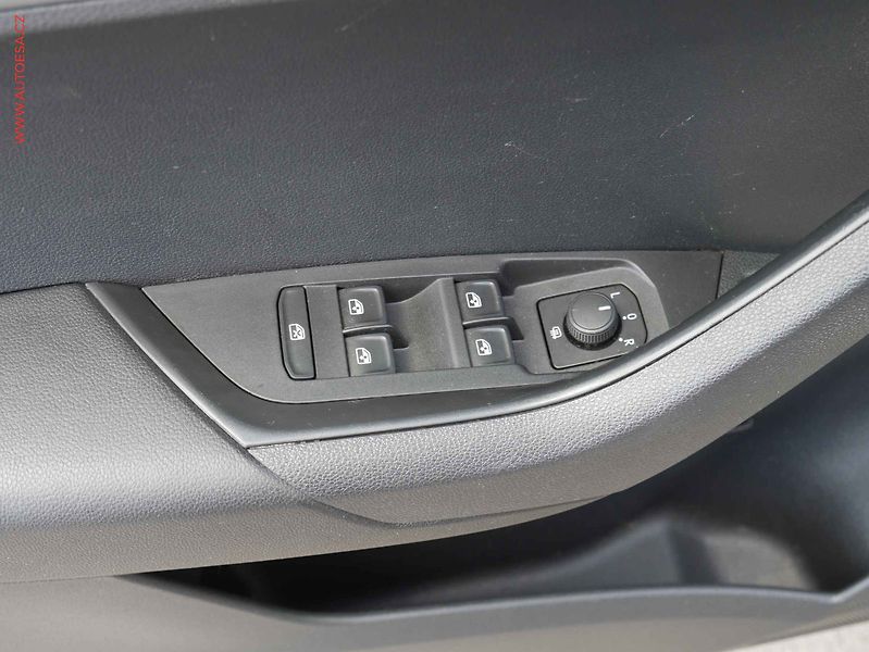 Škoda Karoq (2018) 1.6 TDi, ČR, LED, AC, TZ - fotka 11 z 19