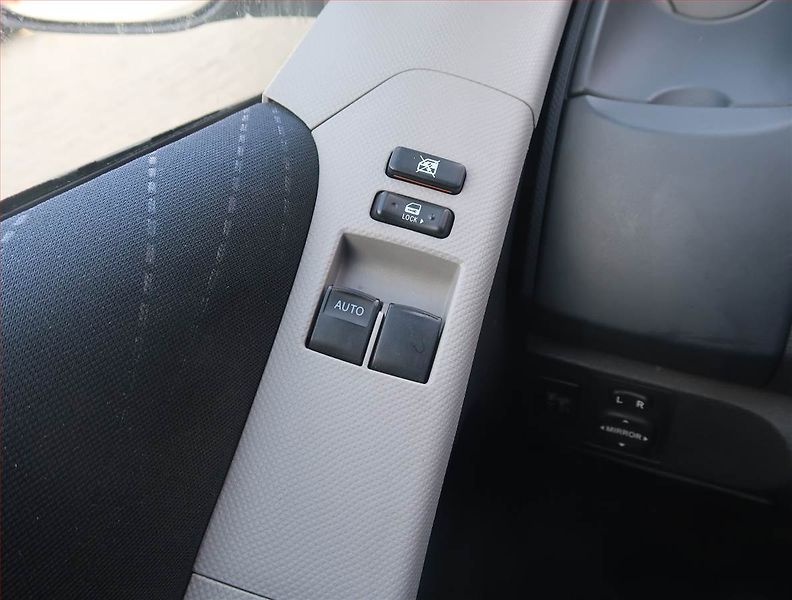 Toyota Yaris (2008) 1.0 VVT-i, po STK, CZ doklady - fotka 14 z 14