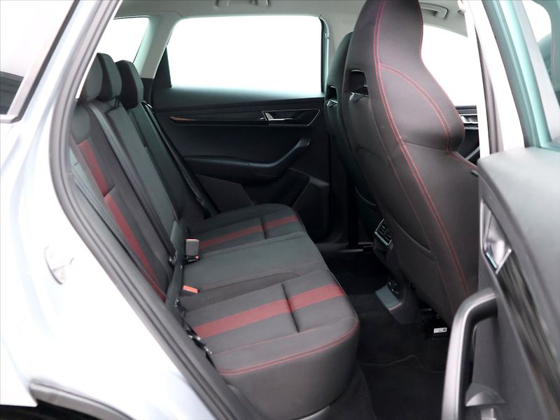 Škoda Karoq 1,6 TDI DSG Style Sport Navi - fotka 14 z 39