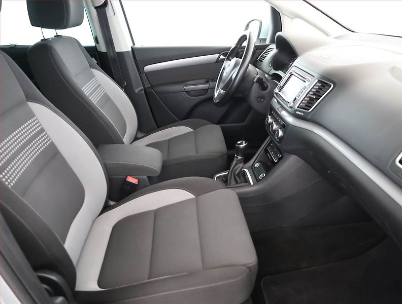 Volkswagen Sharan (2013) 2.0 TDI, 4X4, 7 míst - fotka 7 z 21