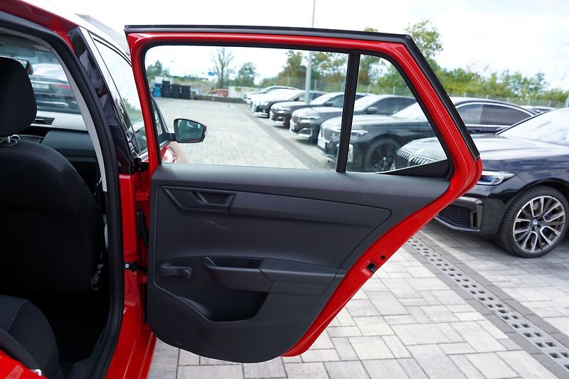 Škoda Fabia 1.0 MPI  75 PS/10.400 km !!!! - fotka 16 z 33