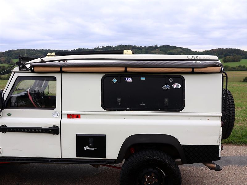 Land Rover Defender 2,5 110 Hard Top - fotka 21 z 40