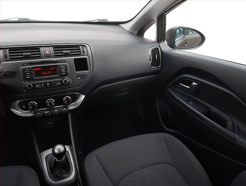 Kia Rio (2012) 1.25 CVVT, Park. senzory - fotka 8 z 17