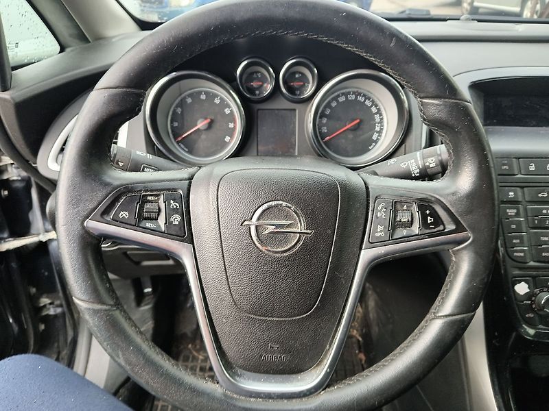 Opel Astra 1.4i Turbo Cosmo LPG - fotka 12 z 29