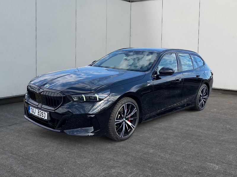 BMW Řada 5 (2025) TOURING 520d 145kW CZ DPH - fotografie inzerátu