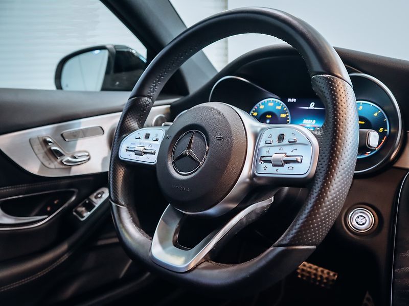 Mercedes-Benz Třídy C C 300d coupe 4MATIC AMG - fotka 25 z 32