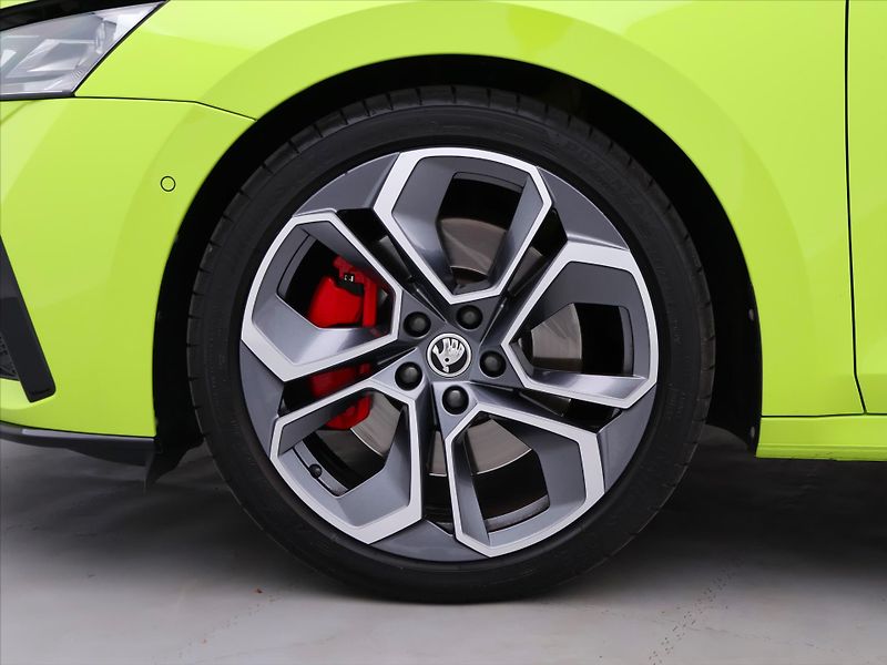 Škoda Octavia 2,0 TSI 180kW DSG RS CZ DPH - fotka 34 z 41