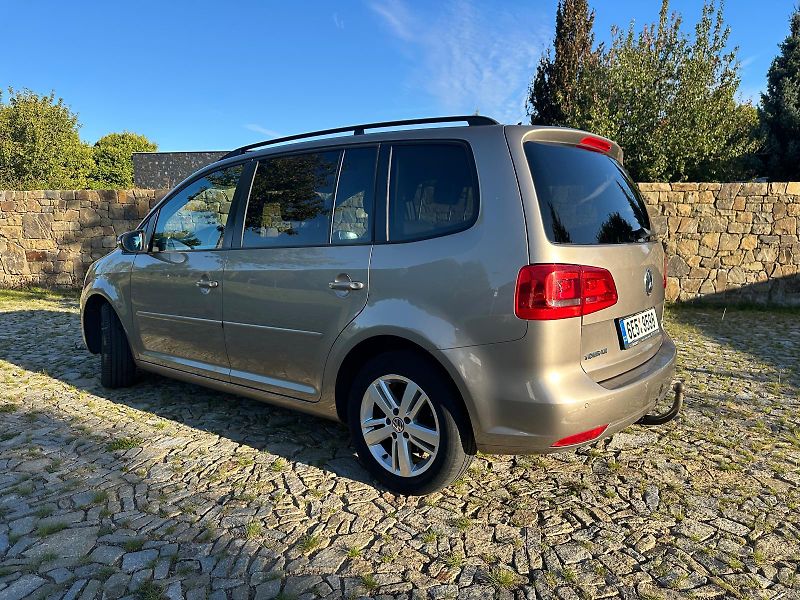 Volkswagen Touran (2012) - fotka 5 z 27