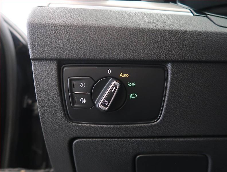 Volkswagen Passat (2015) 2.0 TDI, Automat, Kůže, Navi - fotka 27 z 28