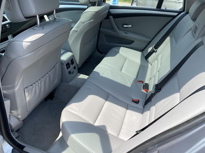 BMW Řada 5 (2008) 2.0D,PLNÝ SERVIS,2SADY ALU - fotka 21 z 52