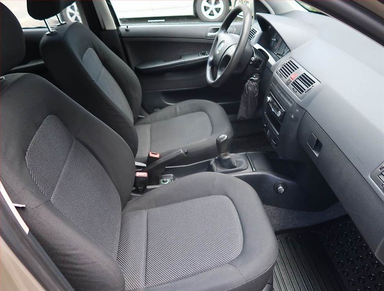 Škoda Yeti (2015) Ambition Plus 2.0 TDI - fotka 9 z 18