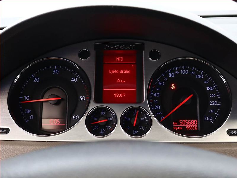 Volkswagen Passat (2007) 2.0 TDI, 4X4, nová STK - fotka 9 z 13