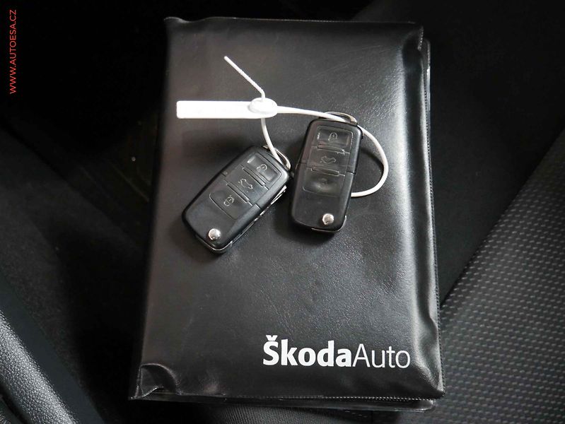 Škoda Octavia (2008) 1.6MPi, 1.maj, Navi, výhř - fotka 16 z 16