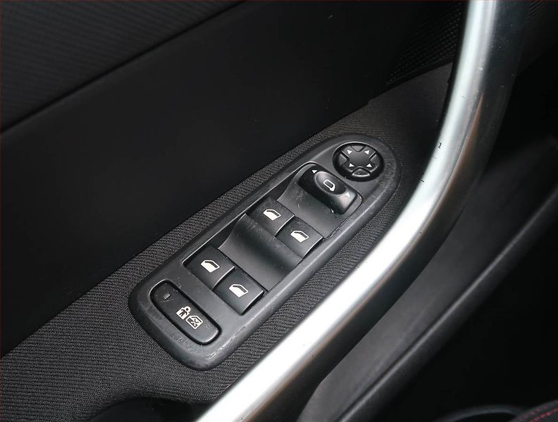 Peugeot 308 (2011) 1.6 HDi, nová STK - fotka 13 z 13