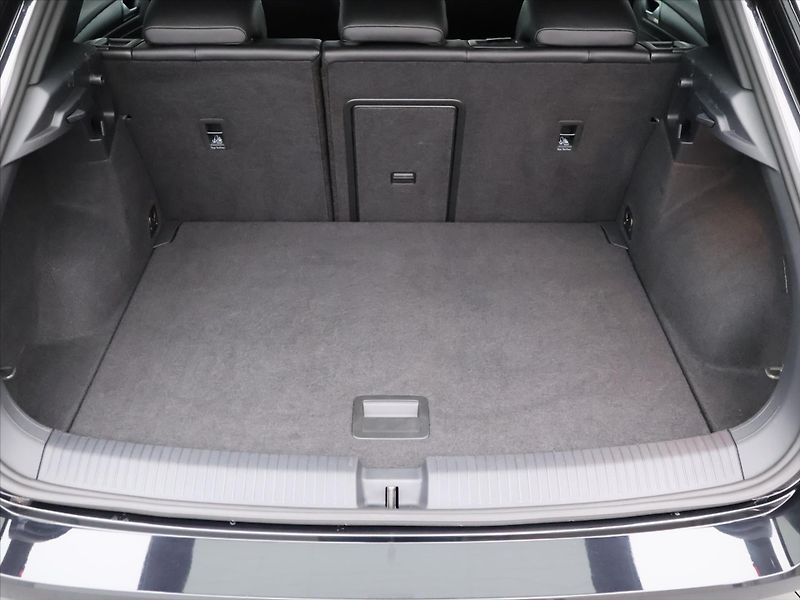 Volkswagen T-Roc 2,0 TSI 140kW R-Line 4M DPH - fotka 10 z 36