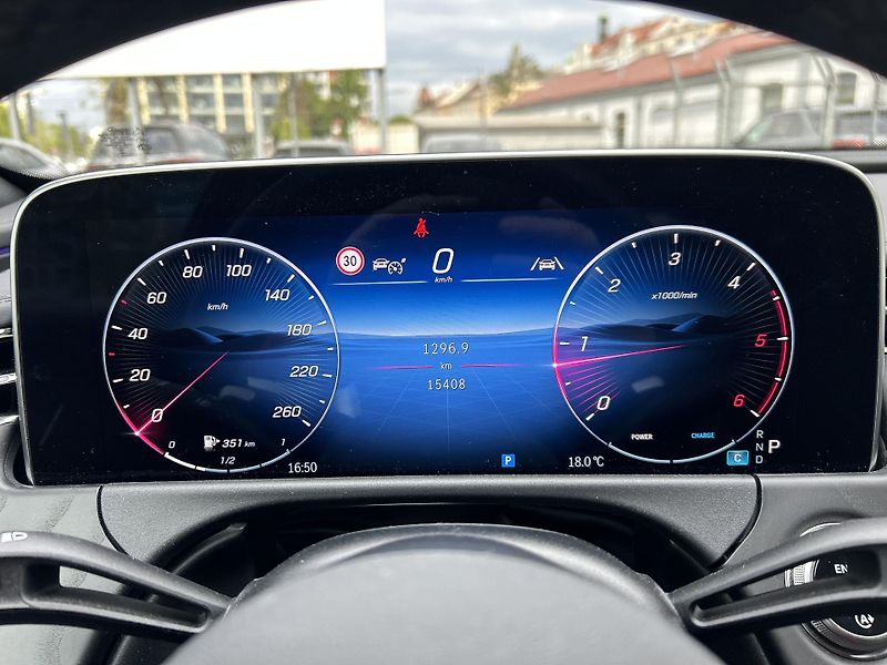 Mercedes-Benz Třídy E E 220d 4Matic AMG - fotka 18 z 28