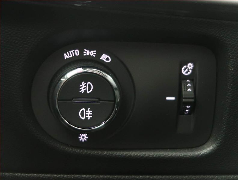 Opel Mokka (2022) Ultimate 1.2 Turbo - fotka 17 z 21