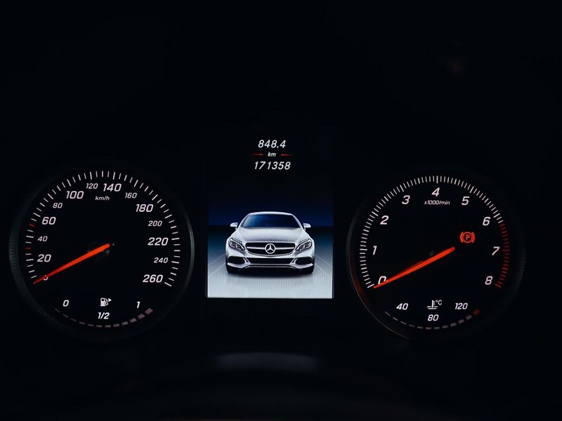 Mercedes-Benz Třídy C C 200 coupe AMG - fotka 12 z 31