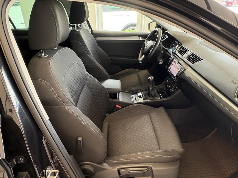 Škoda Superb Combi 1.6 TDI STYLE 88 kW M6F - fotka 17 z 30