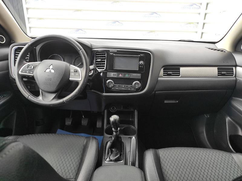 Mitsubishi Outlander 2.2D 110kW 6 st. MAN 4X4 7Míst - fotka 8 z 40