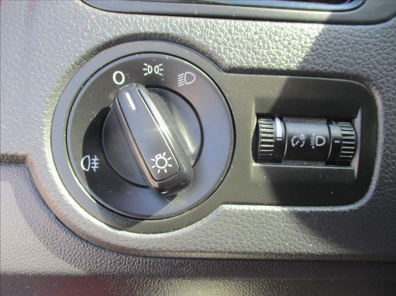 Volkswagen Polo 1,2 TSi, klima, serv. kniha, - fotka 24 z 37
