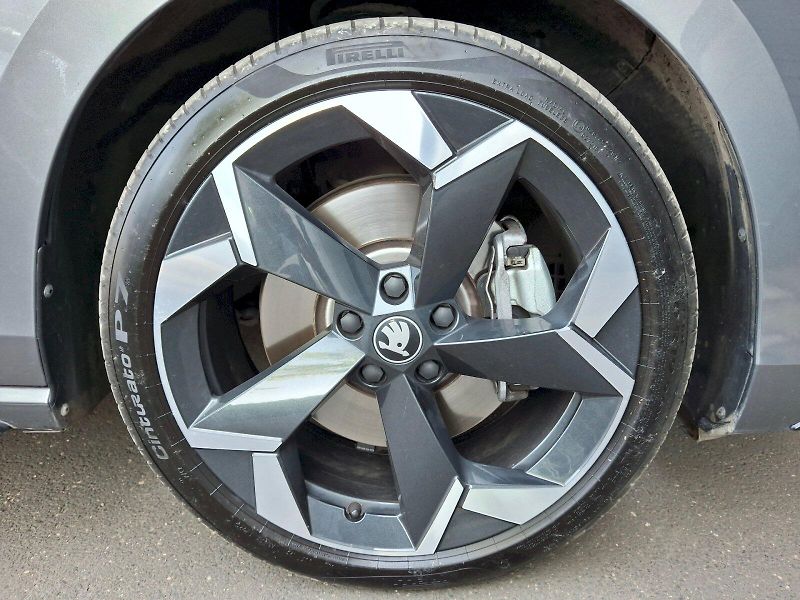Škoda Superb (2025) Combi iV SportLine DSG 1,5TSi - fotka 35 z 35