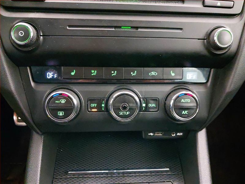 Škoda Octavia (2014) RS 2.0 TDI, Serv.kniha, Xenony - fotka 13 z 18