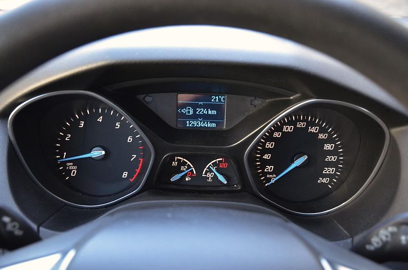 Ford Focus (2014) 1.0 EB 74kW TREND 2x kola - fotka 22 z 35