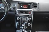 Volvo V60 (2016) 2.4 D6 AWD PHEV 212kW Momentum - náhled 24