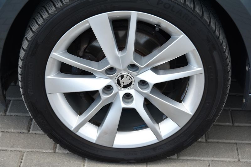 Škoda Octavia 1.6 TDI 85kW DSG STYLE ČR - fotka 9 z 24
