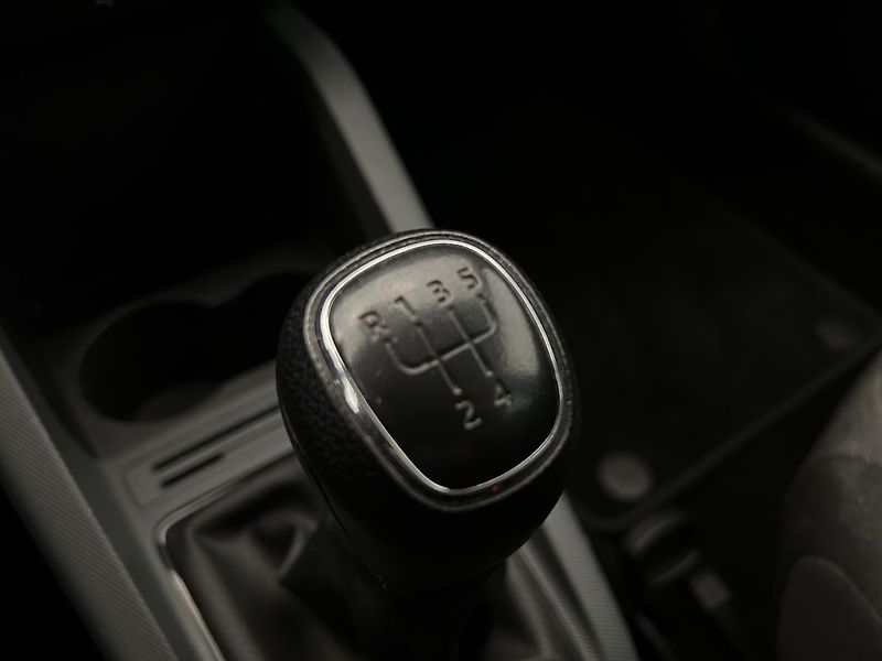 Škoda Fabia 1.0 TSI Active Plus - fotka 12 z 21