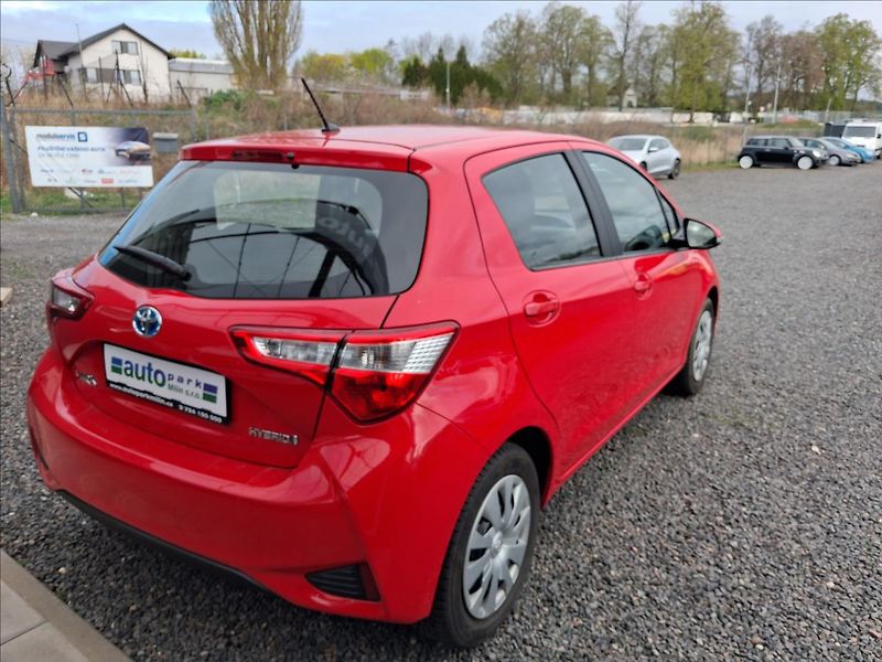 Toyota Yaris 1,5 Hybrid, ČR - fotka 7 z 13