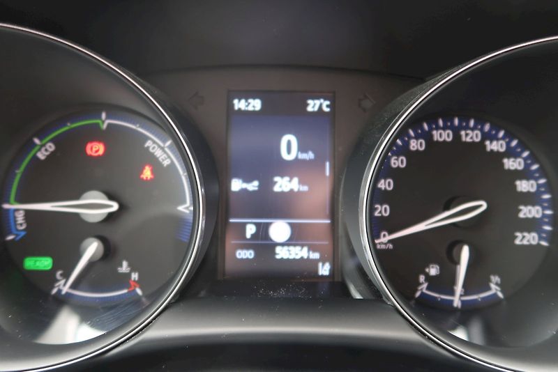 Toyota C-HR (2023) Comfort Business 1,8  Hybrid e - fotka 17 z 27