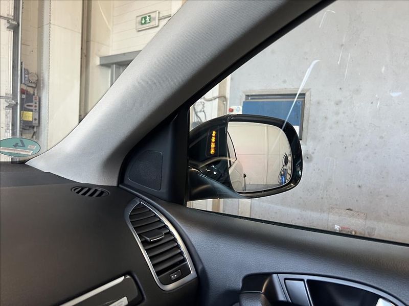 Audi Q7 3,0 TDi QUATTRO 7-MÍST - fotka 28 z 34
