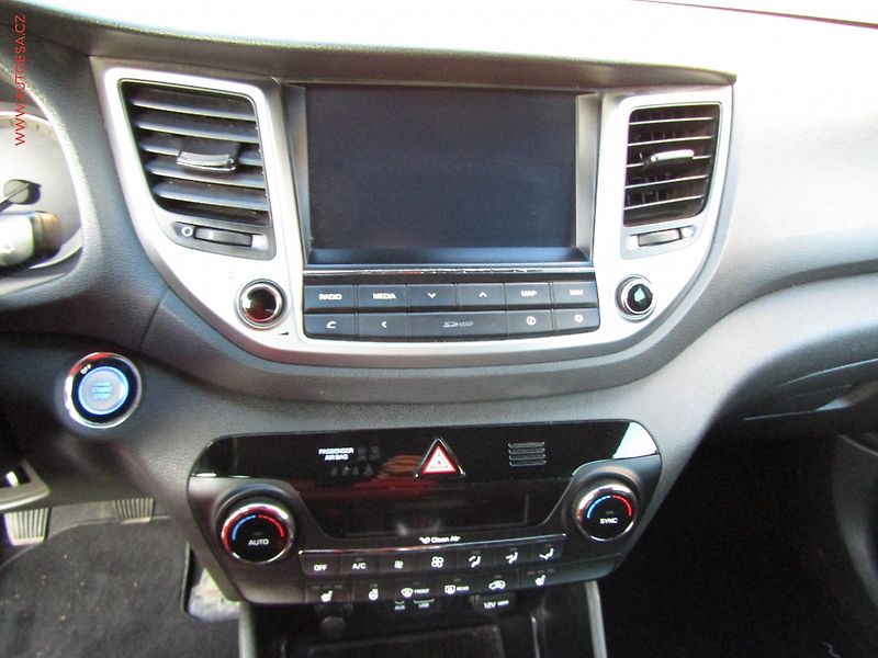 Hyundai Tucson (2015) 2.0 CRDi 4x4, ČR, Navi, xenon - fotka 15 z 21