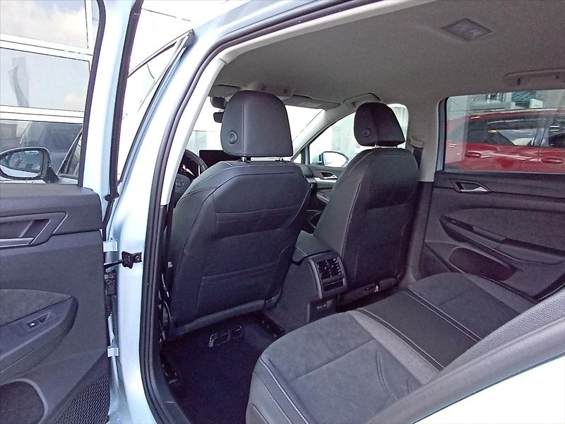Volkswagen Golf Variant (2026) 1,5 eTSI 7DSG mHEV  People - fotka 16 z 17