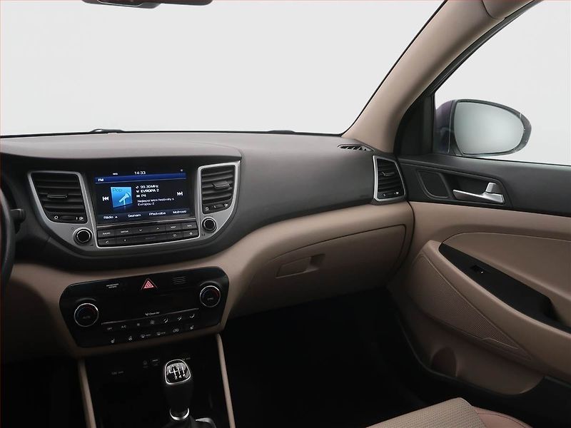 Hyundai Tucson (2016) Trikolor 1.7 CRDi, Serv.kniha - fotka 8 z 17
