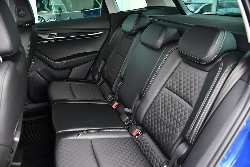 Škoda Karoq 1.6TDi STYLE TAŽNÉ 2xPNEU ČR - fotka 20 z 37