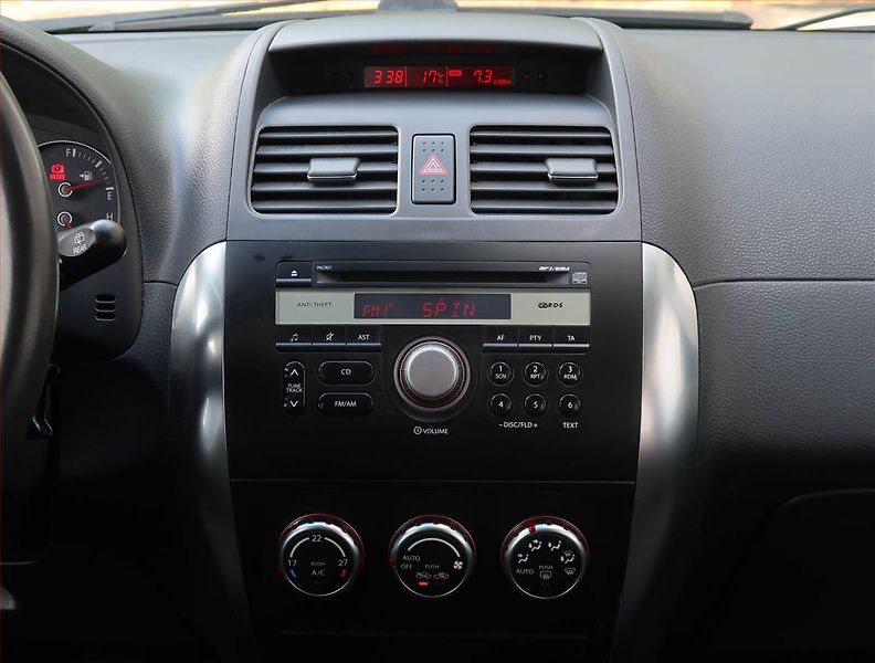 Suzuki SX4 (2007) 1.6 VVT, po STK, Tažné - fotka 12 z 17
